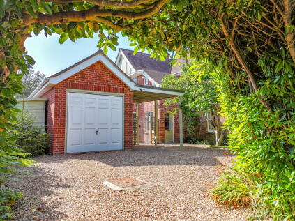 Chestnut Avenue, Barton on Sea, New Milton, BH25