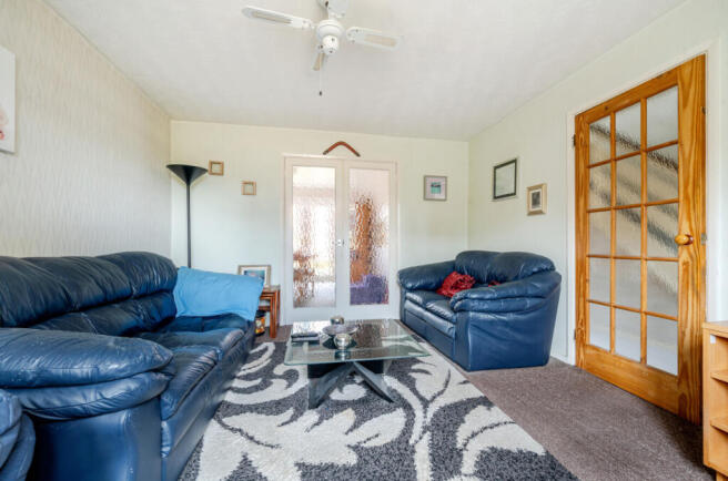 1313761-15-685be9...