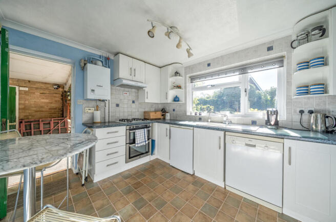 1348387-5-68bb103...