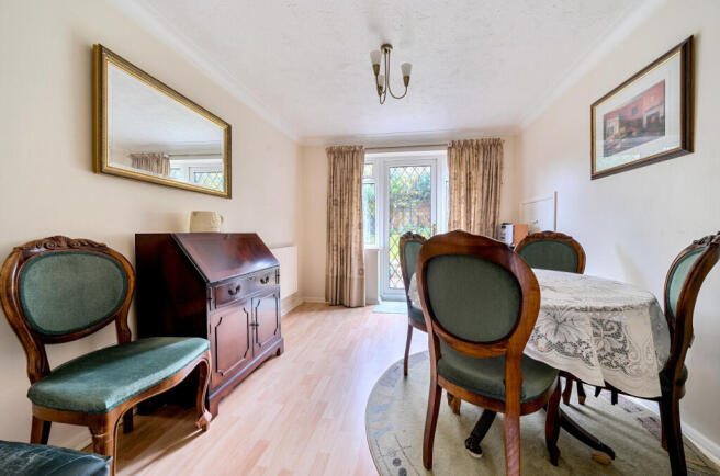 1372641-8-6904844...