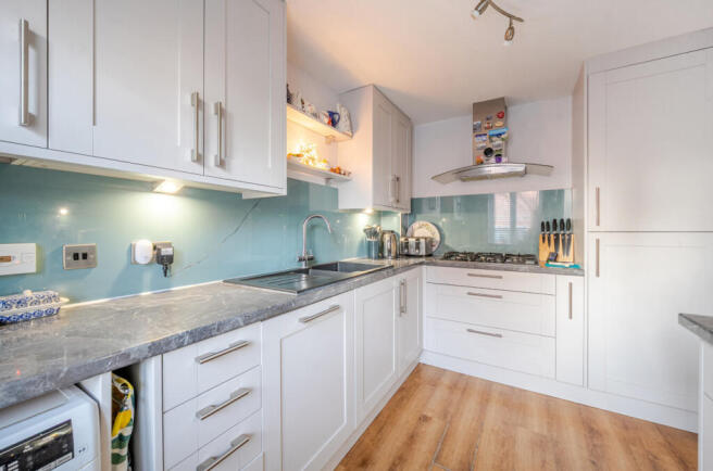 1383763-8-6926d11...