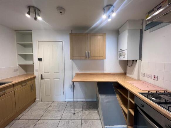 flat c 140 kitchen.jpg