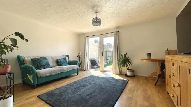 Living room 2.jpg