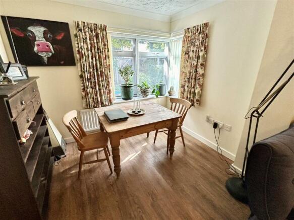 9 Simeon Close Dining Room.jpg