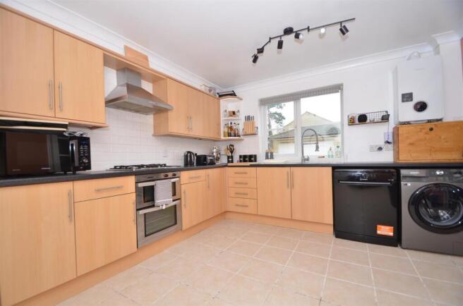 Kitchen 1.jpg