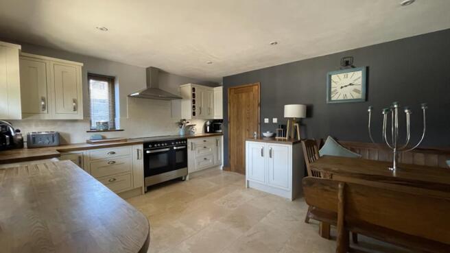 Kitchen 1.jpg