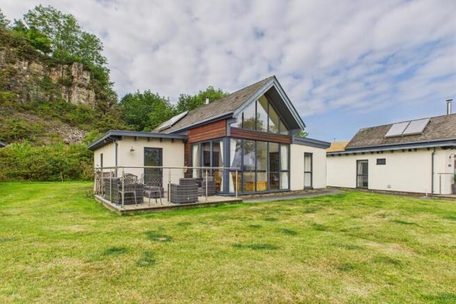 CAM04201G0-PR0101-STILL004