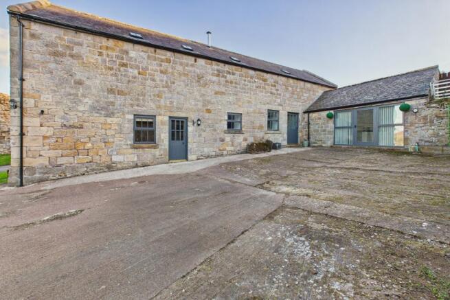 CAM04201G0-PR0114-STILL019