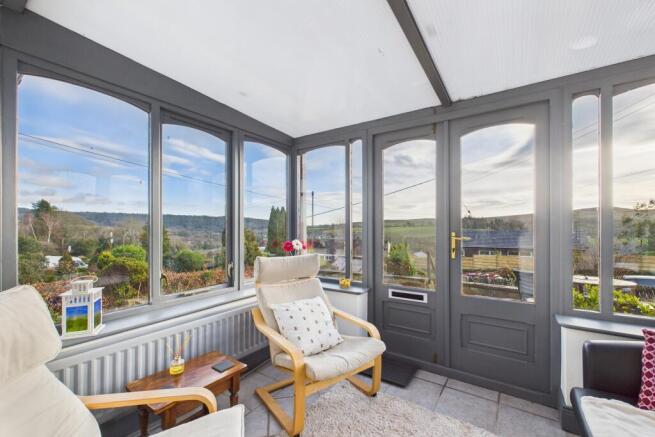 CAM04201G0-PR0128-STILL031