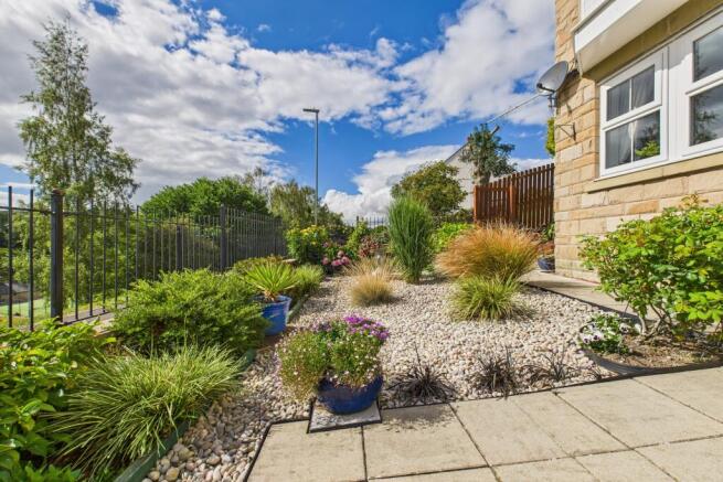 CAM04201G0-PR0104-STILL035