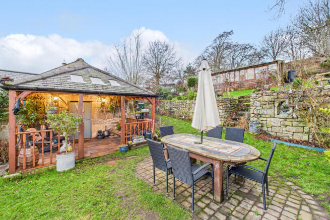 CAM04201G0-PR0129-STILL019