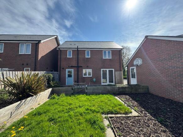 Well maintained rear garden
