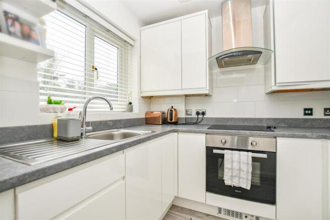 Kitchen 2.jpg