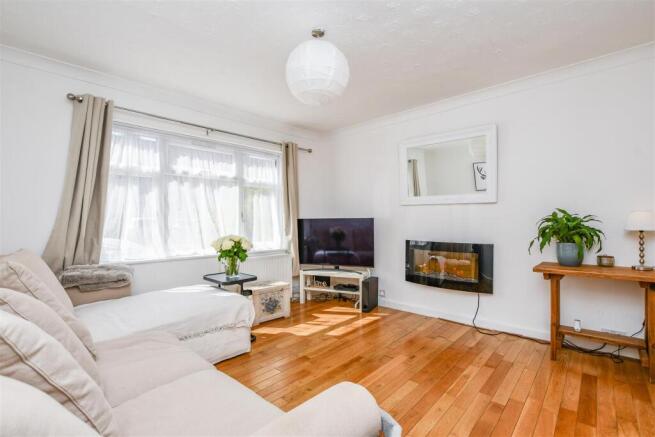 Living Room 1.jpg