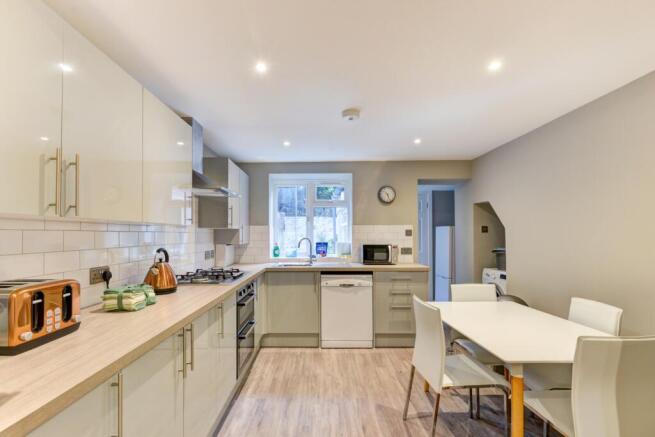 28 Caledonian Road Kitchen