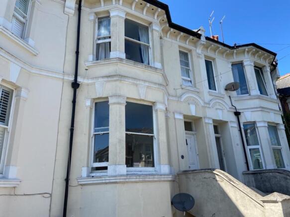 27 De Montford Road FOH