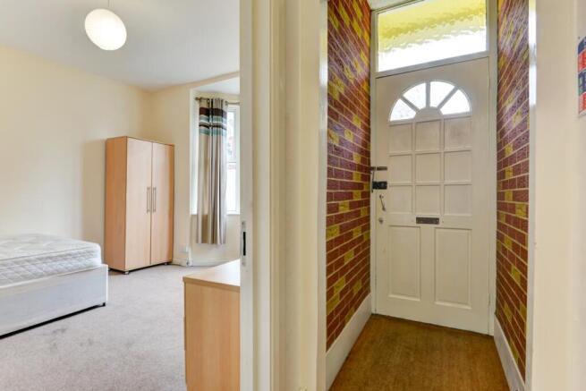 183 Queens Park Road Hallway (2)