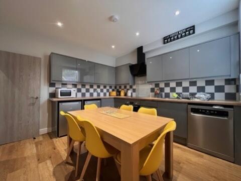 69 Bear Road - Kitchen (1)