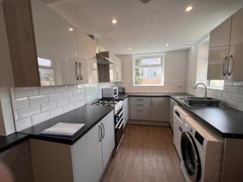3 Totland Road - Kitchen (1)