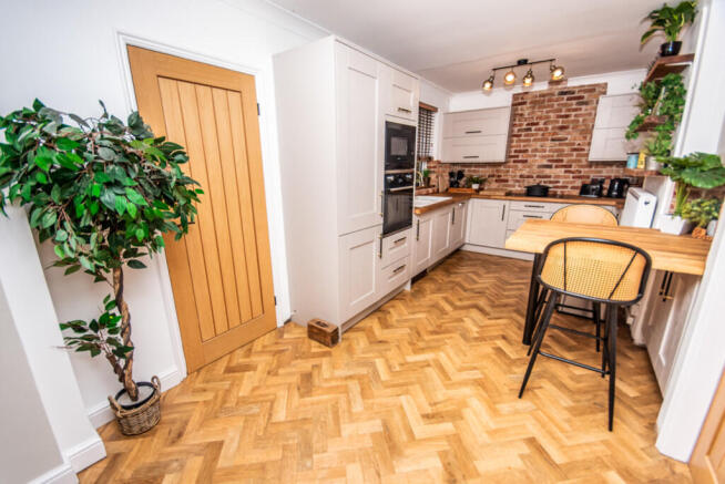 STUNNING KITCHEN ...