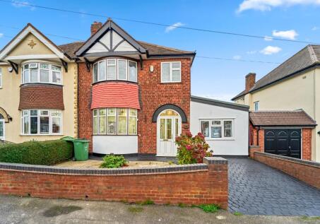 6 Wrens Avenue, Tipton, West Midlands, DY4 8AF