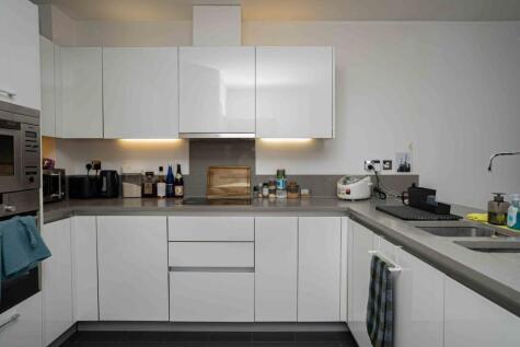 Longfield Avenue, Ealing, W5