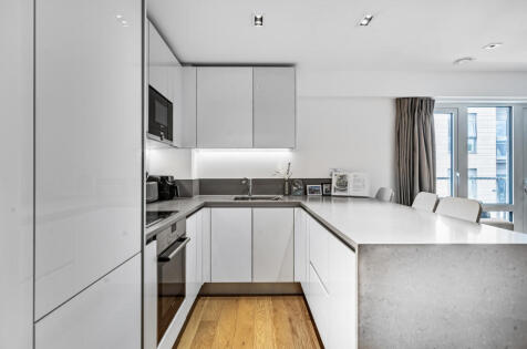 Longfield Avenue, Ealing, W5