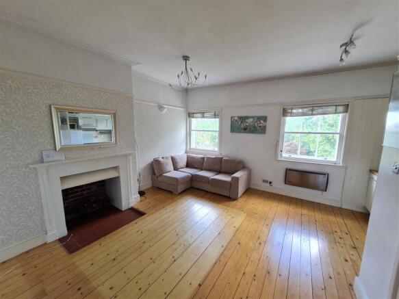 Open plan Lounge, Dining & Kitchen Area