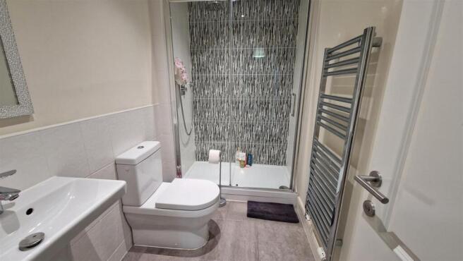 En-suite Master Bedroom