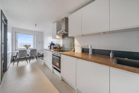 Avenue Road, London, SE20