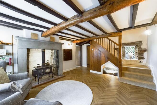 Sitting Room / Hallway