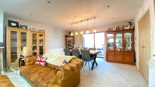 Living/Dining Area
