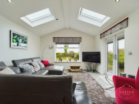 OPEN PLAN LIVING KITCHEN - Living Area