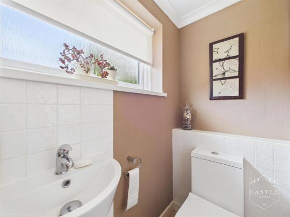 GUEST CLOAKROOM