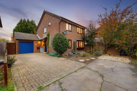 Juniper Close, Ashford, Kent, TN23 3JY