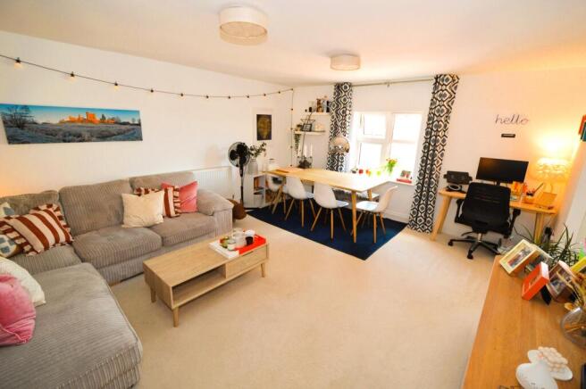 Lounge/dining room