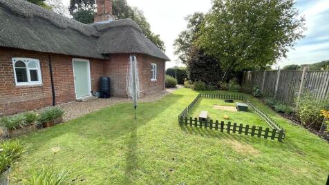 Threadneedle Street, Bergh Apton