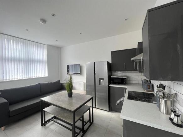 Kitchen area - communal.JPG