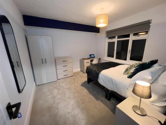 Bed 5.jpg
