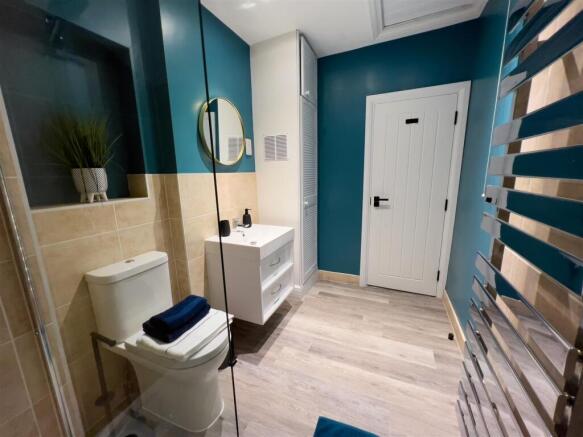 Room 5 - shower room.jpg