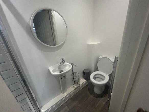 Room 4 bathroo.jpg