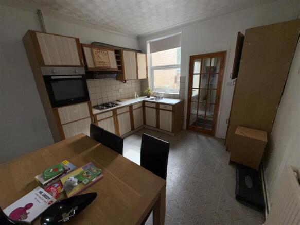 Kitchen 2.jpg