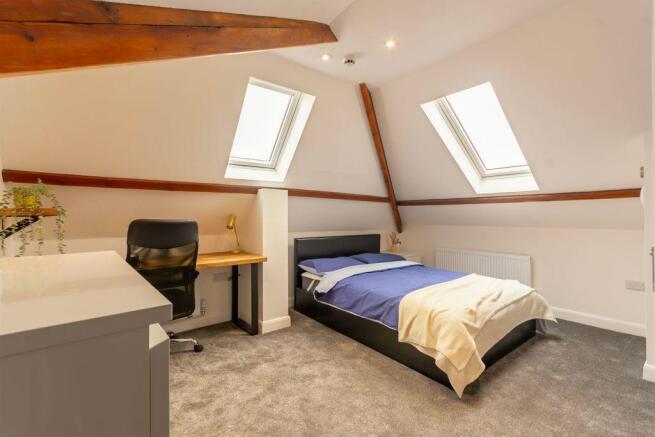 Room 6 - bedroom (1).jpeg