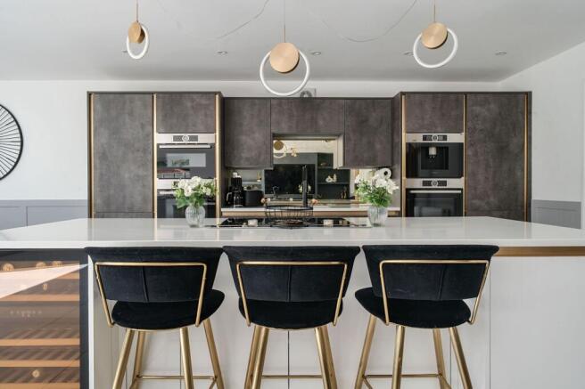BREAKFAST BAR