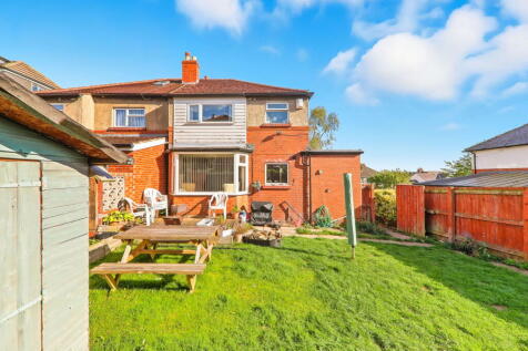Airedale Drive, Horsforth, Leeds, LS18 5ED