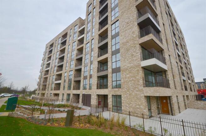 Abbotsford Court