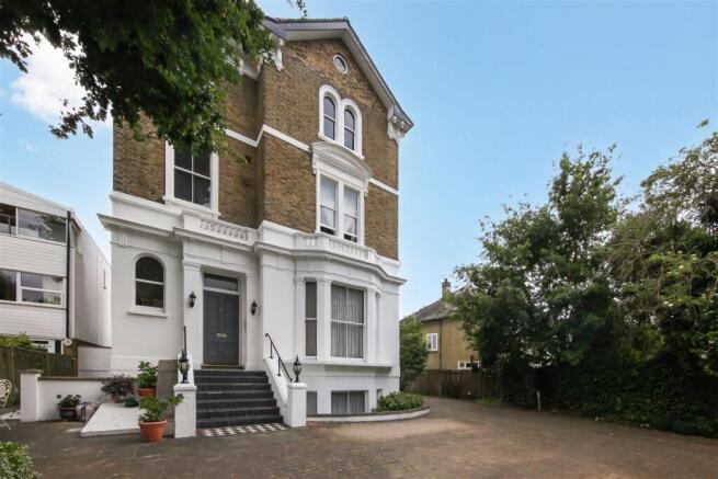 Flat 2, 18 Bolton Road - EbHumUaTblCsELUAnQLR.jpg