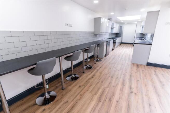 Open Plan Kitchen/ L