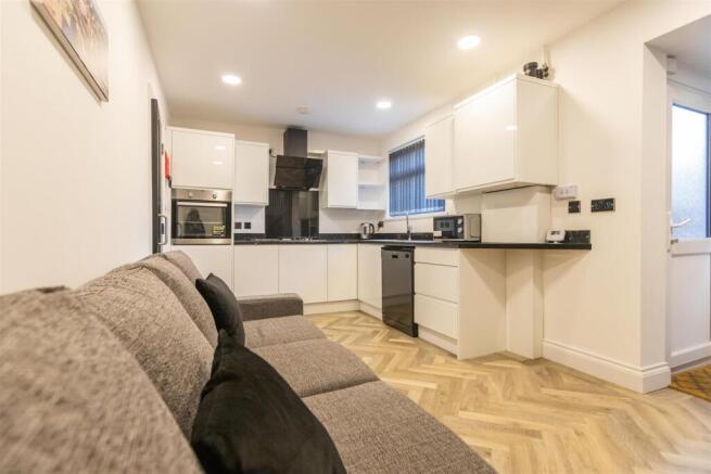 Open Plan Kitchen/ L