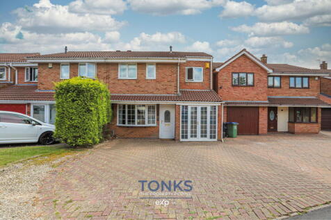 Extended four bedroom home in a quiet cul de sac - Wadham Close, Rowley Regis, B65 9SH